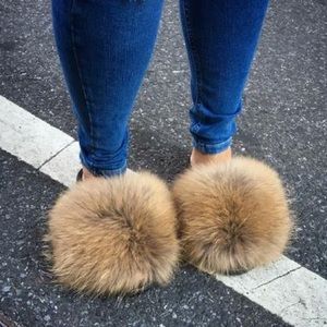 Duckie Confetti fox fur slides
